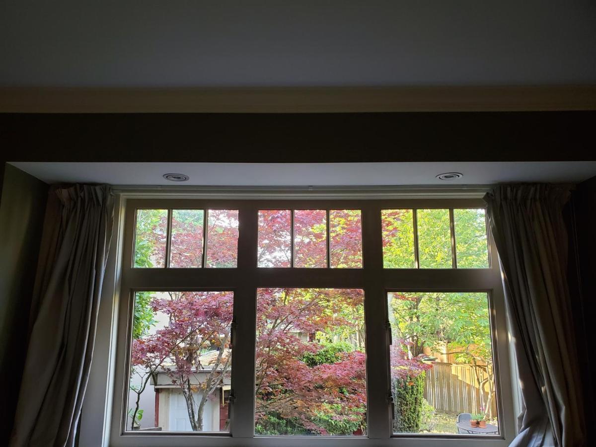 Elegant, Sunny Modern Home With Skylights - Kitsilano, Vancouver Kültér fotó