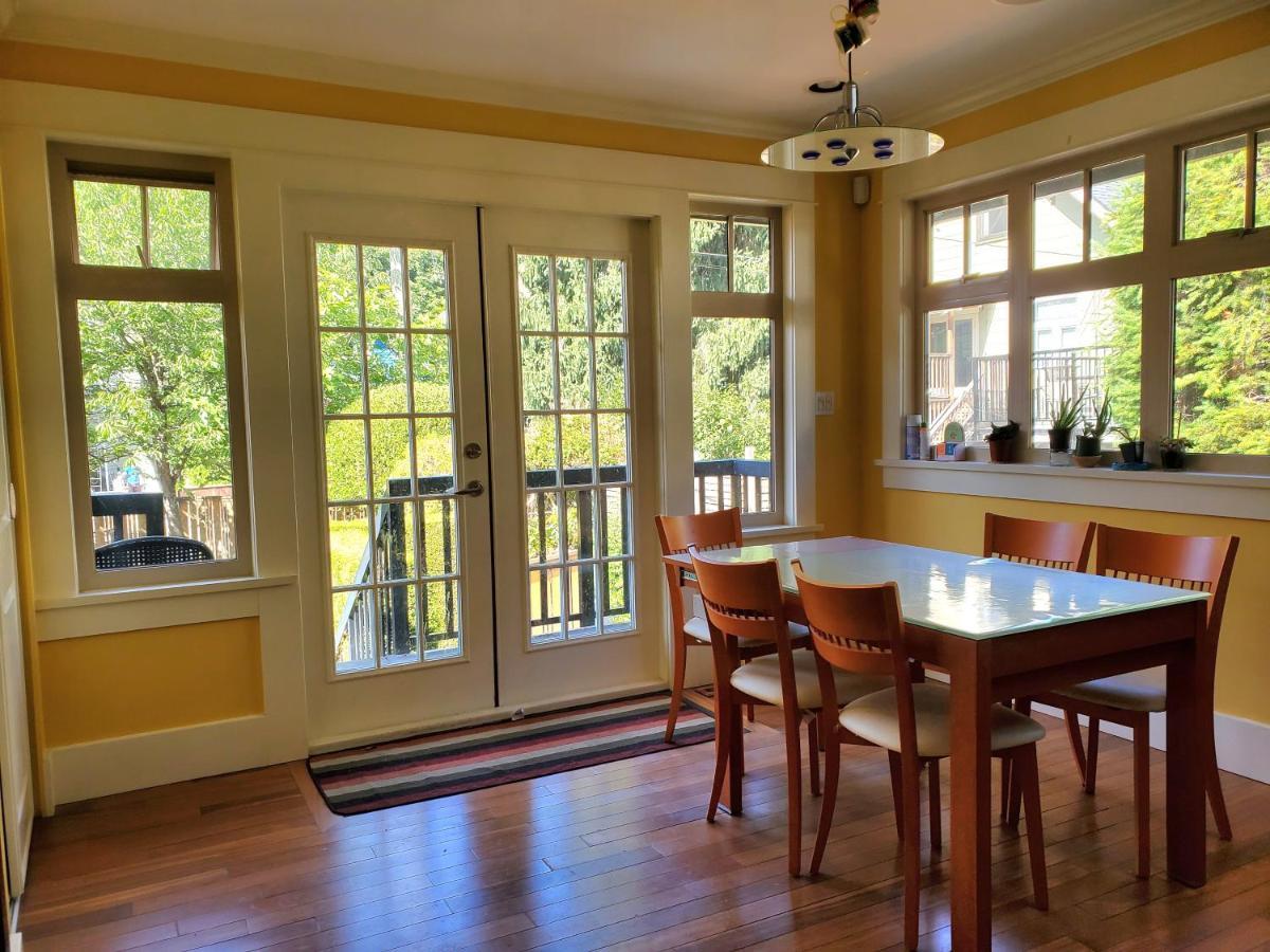 Elegant, Sunny Modern Home With Skylights - Kitsilano, Vancouver Kültér fotó